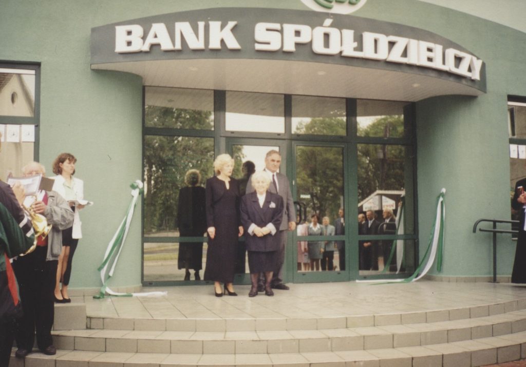 Otwarcie nowej siedziby Banku w Dobrzeniu Wielkim w 1998 r.